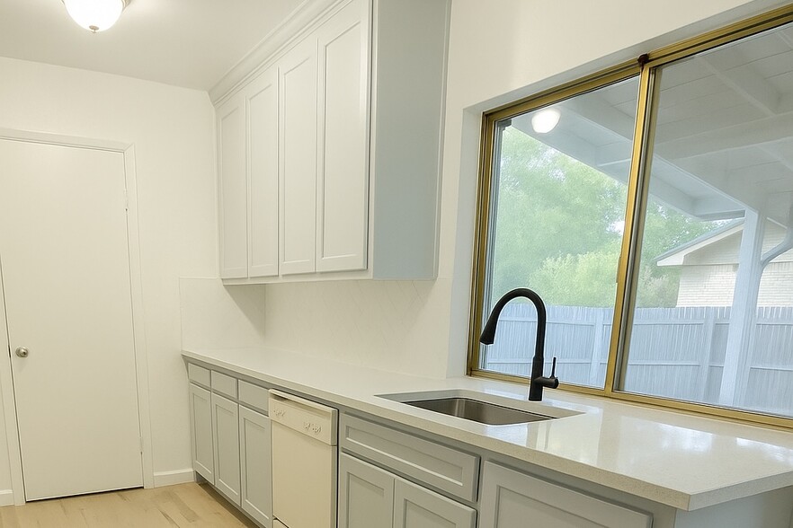 Building Photo - 805 Pinehill Ln