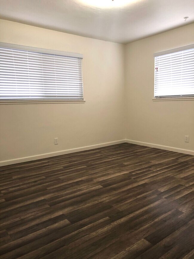 Building Photo - Turlock Charmer newly remodeled