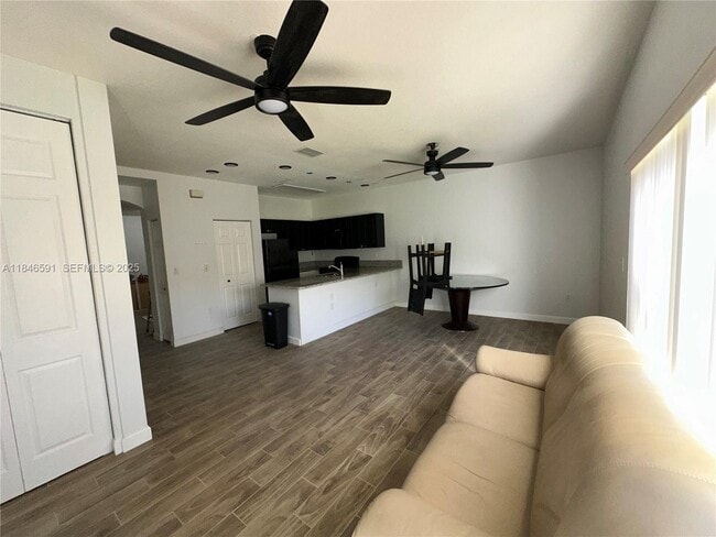 Building Photo - 4908 SW 141st Ave