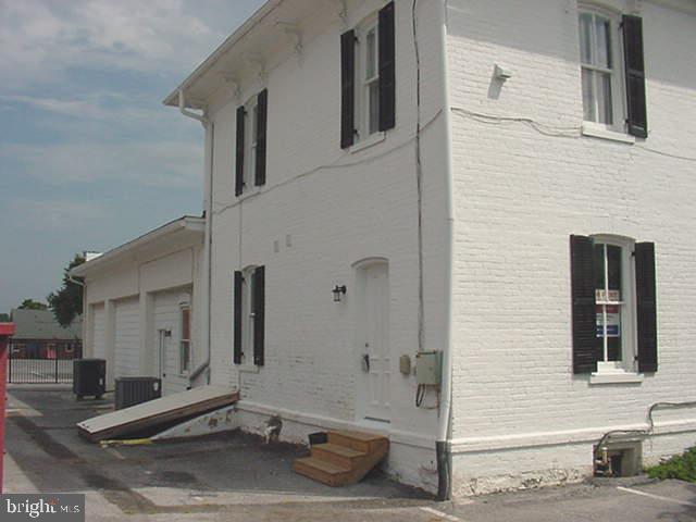 Building Photo - 106 Chester St