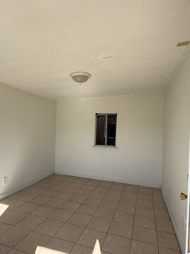 Building Photo - 2-1 Must See Cutey