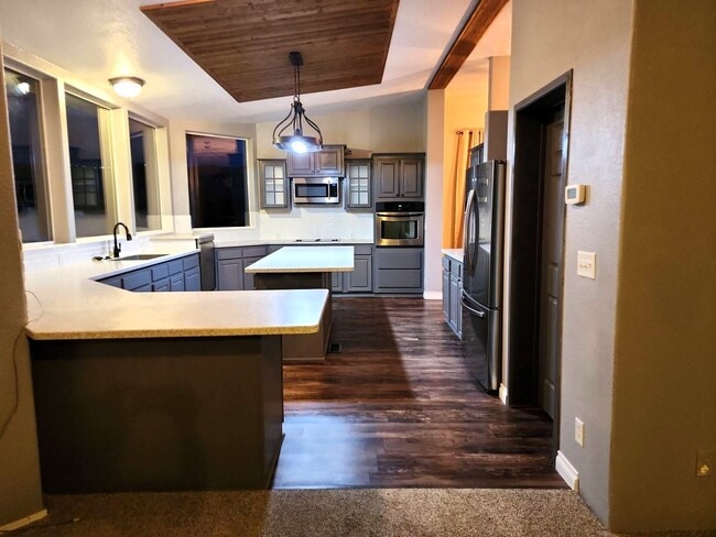 Building Photo - Spacious 3 Bed, 2 Bath Home with Shop & Stunning River Views – Clemans Addition