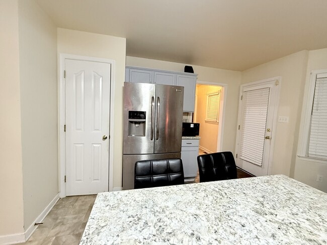 Building Photo - 2812 Providence Creek Rd