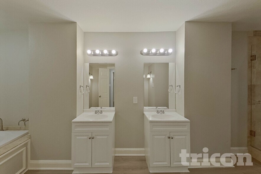 Building Photo - 7724 Grassland Dr