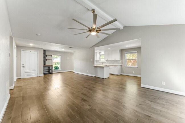 Building Photo - 2515 Blue Willow Dr