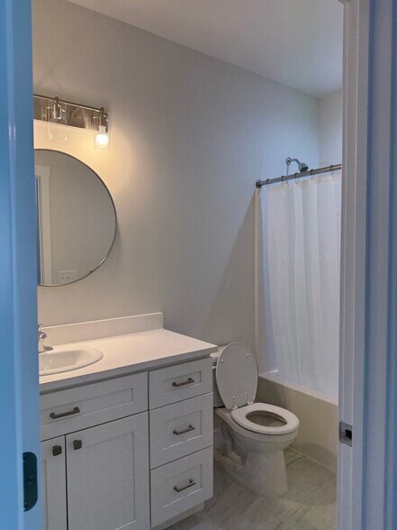 Building Photo - 8673 Charles Rd NE