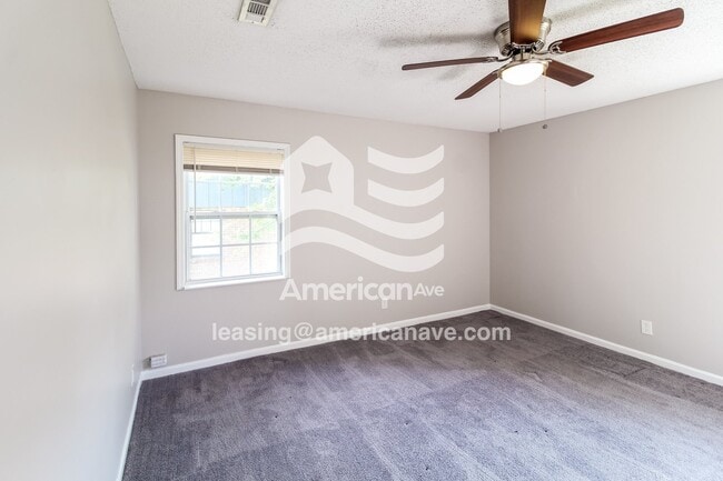 Building Photo - 425 Petunia Ave