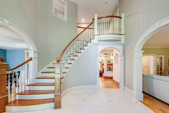 Building Photo - 3 W Hollow