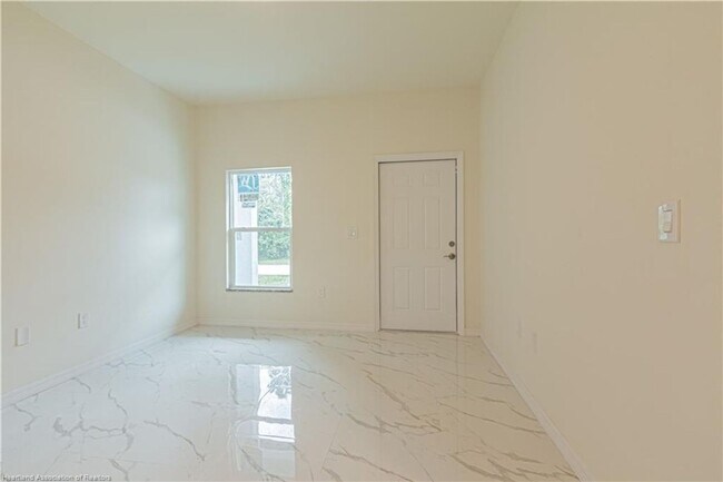Building Photo - 117 Flo Ave NW