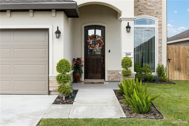 Building Photo - 18 Central Park St