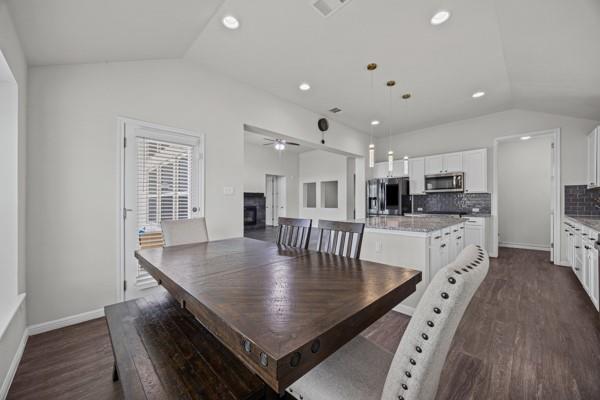Building Photo - 1036 Almeria Bend