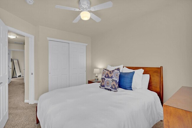 Building Photo - Immaculate 3 Bedroom Townhome Near Downtown COS