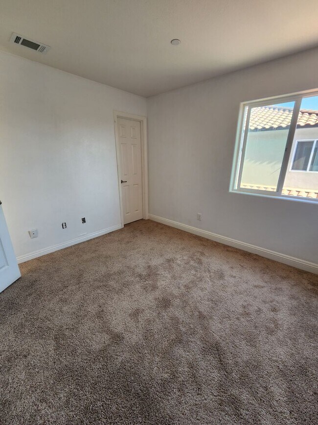 Building Photo - 231 Ninos Dr