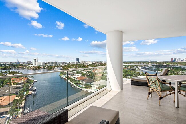 Building Photo - 3055 Harbor Dr