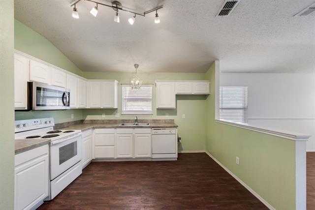 Building Photo - 3113 Candlebrook Dr