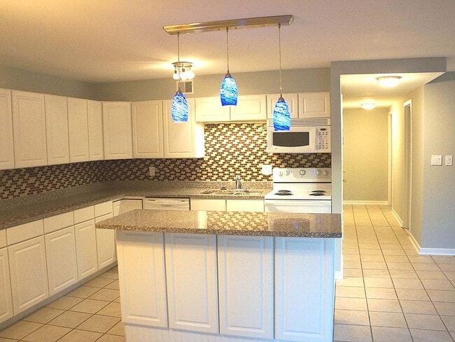 Building Photo - "Discover Urban Elegance: Spacious 2-Bed, 2-Bath Apartment in the Heart of Baltimore!"