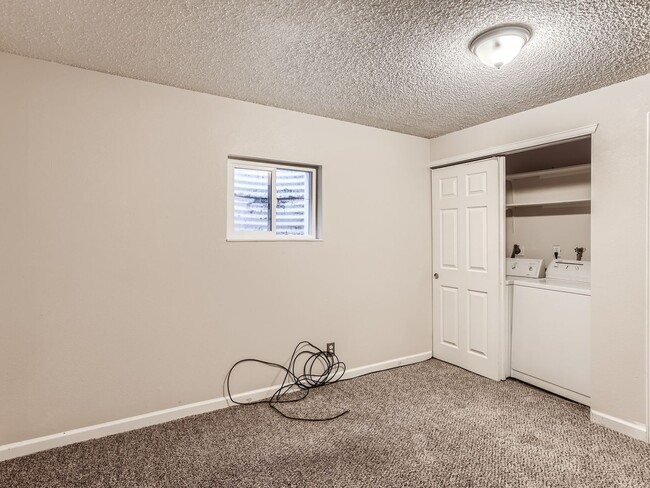 Building Photo - COMING IN MAY!!! Spacious 3 Bedroom 2.5 Ba...