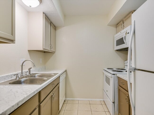 Building Photo - 2403 Bosque Dr