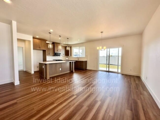 Building Photo - Beautiful 1 year old home available now!