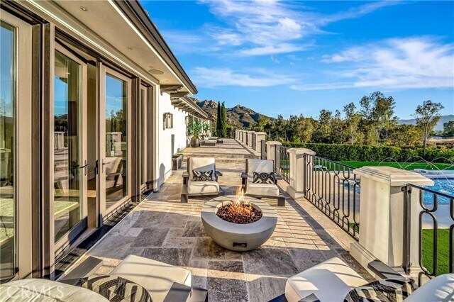 Building Photo - 2037 Delphine Ln