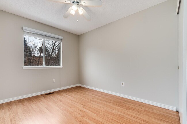 Building Photo - 1458 Sunnyside St