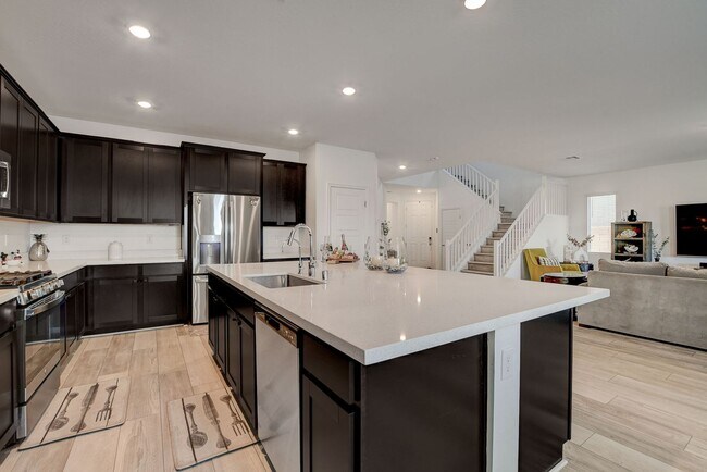 Building Photo - Modern Comfort Meets Stunning Mountain Views