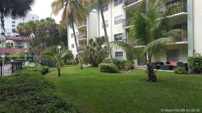 Building Photo - 8107 SW 72nd Ave