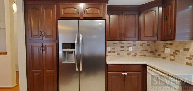 Building Photo - Lovely 3 Bedrooms 2 bath Home For Rent