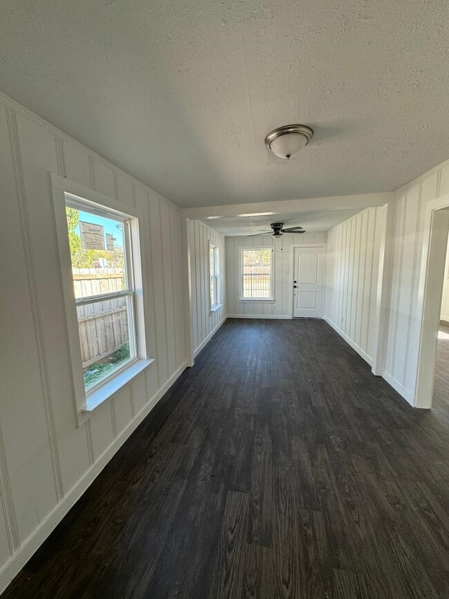 Building Photo - 4145 Conroy St