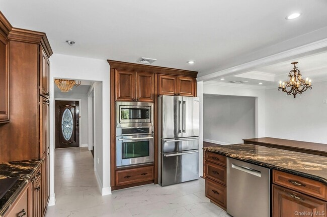 Building Photo - 956 Plum Tree Rd W