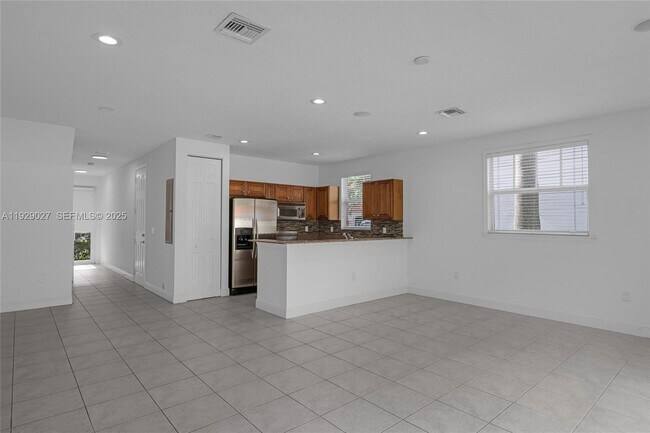 Building Photo - 4088 W Palm Aire Dr