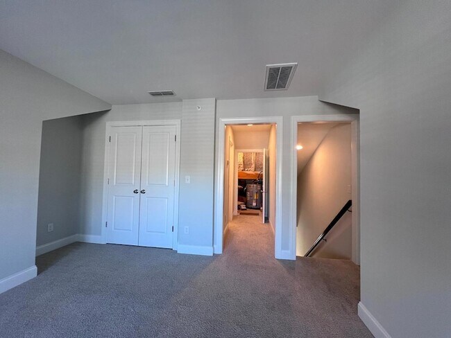 Building Photo - 6800 Milligan Way