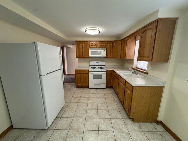 Building Photo - 4752 N Menard Ave