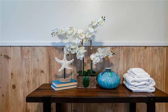 Building Photo - 4061 Lower Roswell Rd