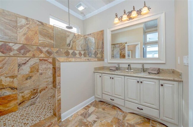 Building Photo - 208 Somerset Ct