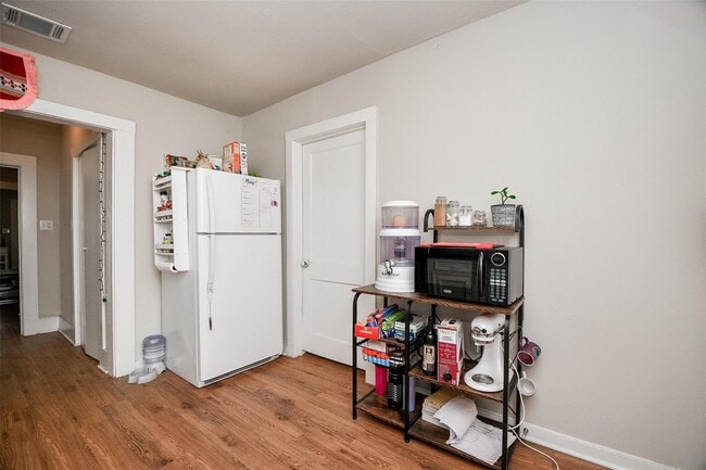 Building Photo - 5221 Darling St