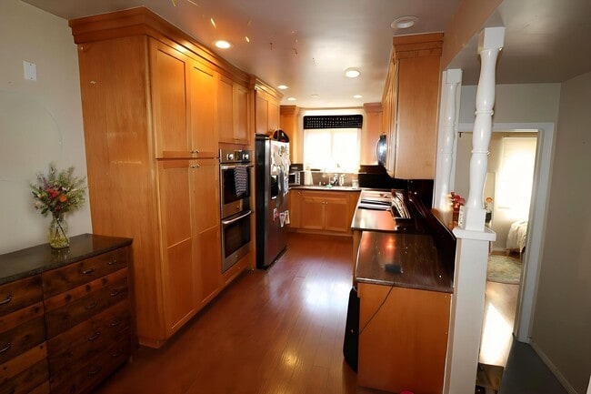 Building Photo - 1054 N Grand St