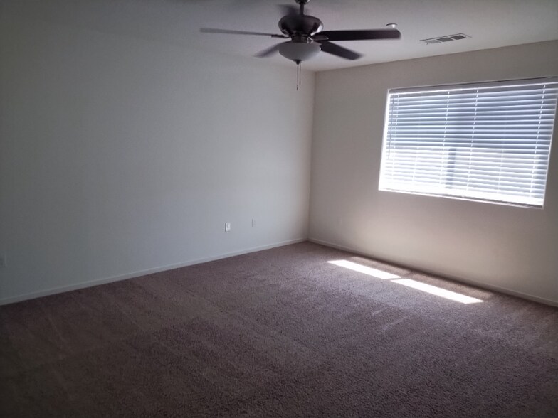 Building Photo - 1373 Manor Ave