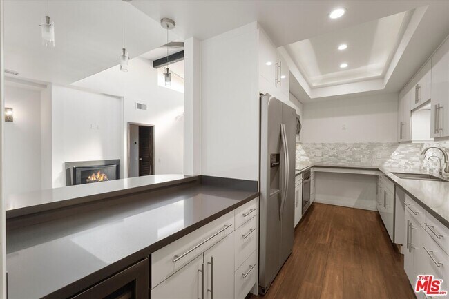 Building Photo - 2175 S Beverly Glen Blvd