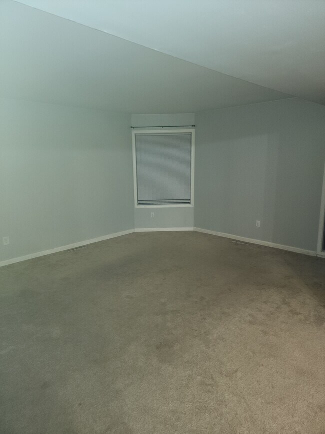 Living Room - 51 Edinborough Ct