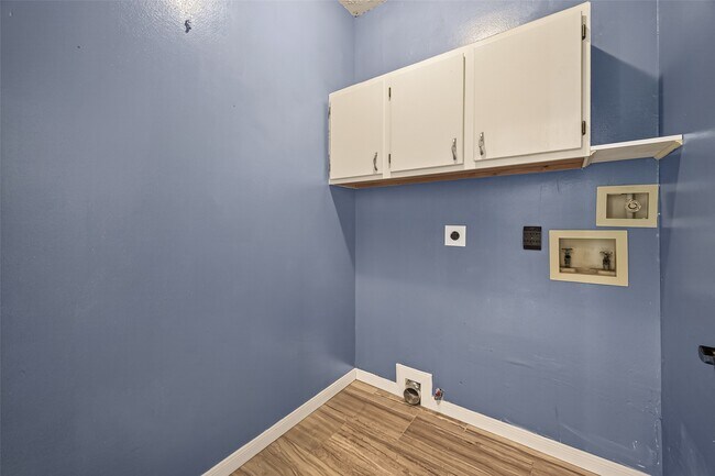 Building Photo - 4218 Meadowchase Ln