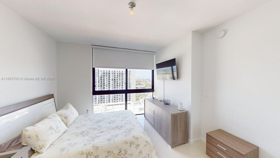 Building Photo - 5300 Paseo Blvd