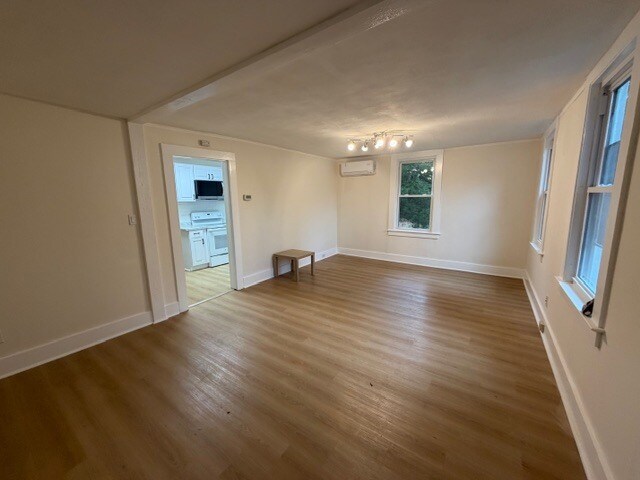 Building Photo - 473 Amity Rd