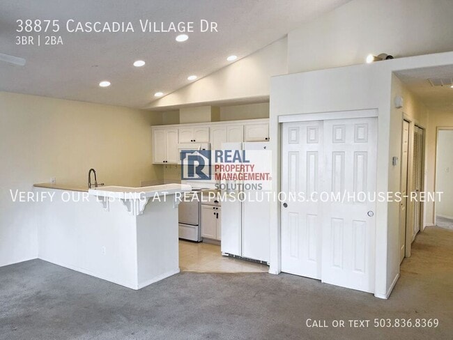 Building Photo - 38875 Cascadia Village Dr