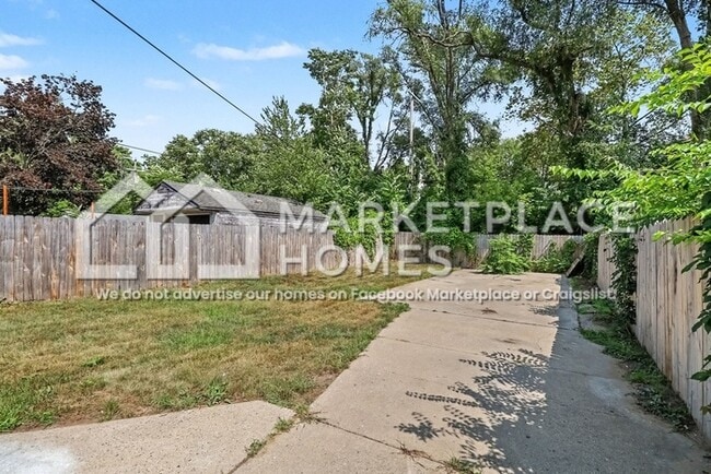 Building Photo - 14364 Lamphere