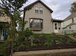 Building Photo - St. Paul home in Great Dayton's Bluff area