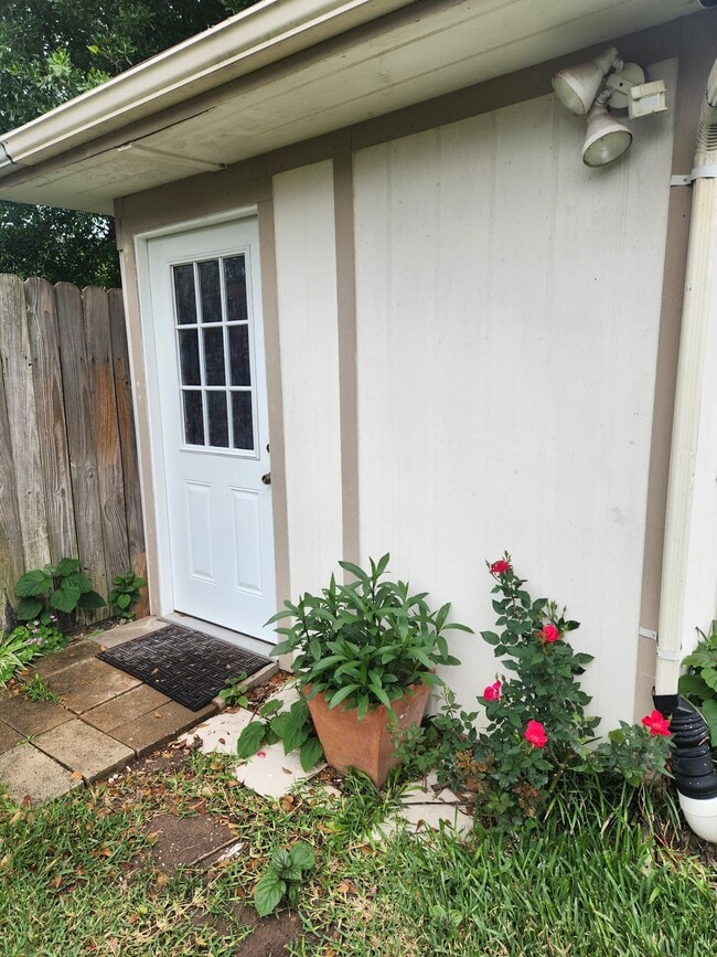 Building Photo - 3061 Walnut Springs Dr