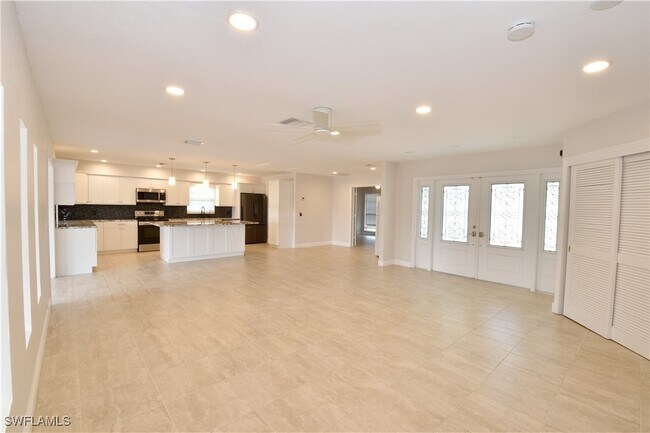Building Photo - 3461 Lakeview Dr