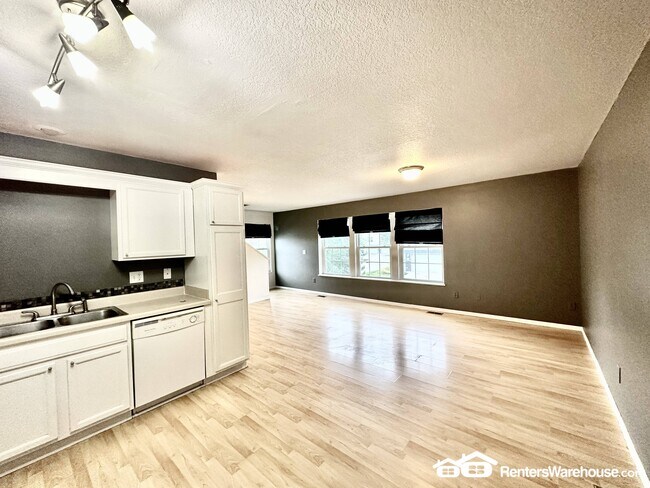 Building Photo - 1250 SE Village View Ln