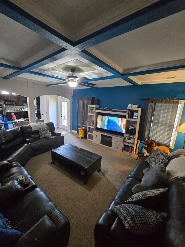 Building Photo - Spacious 5BR House in Clarksville
